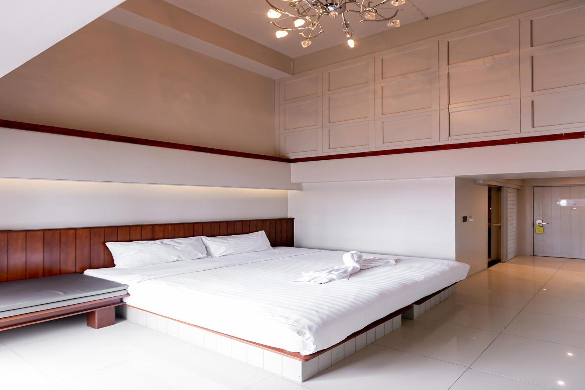 A Room Bangkok Sathorn Exterior photo